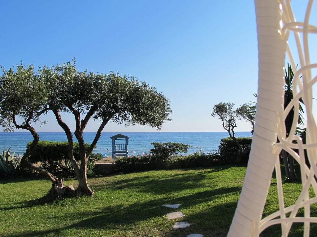 Seafront Calista Beach House With Garden Glyfada  Exterior photo