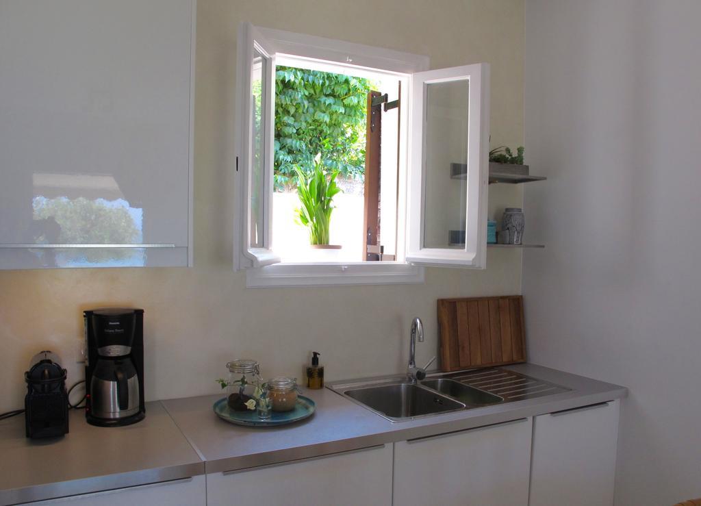Seafront Calista Beach House With Garden Glyfada  Exterior photo
